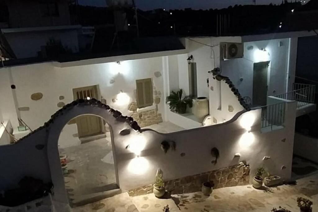Sonia'S Luxury Apartment With Jacuzzi Kamilári Exterior foto